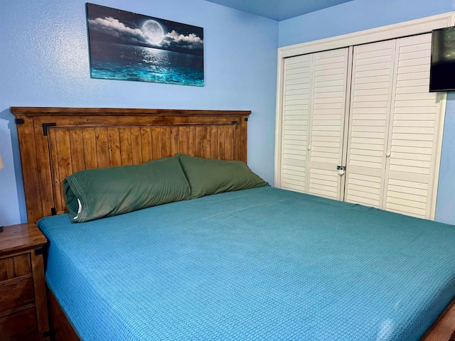 carpeted bedroom featuring a closet