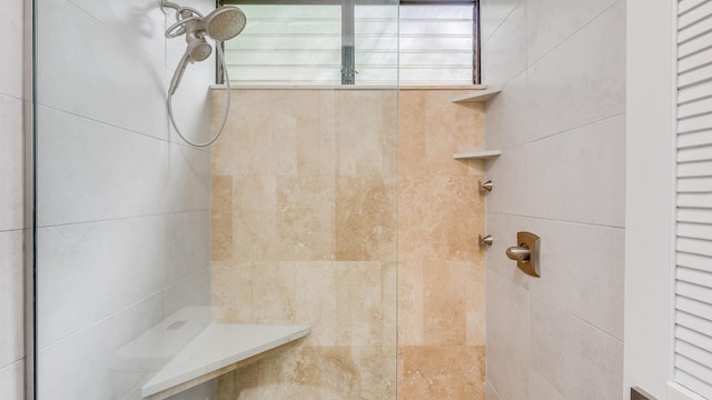 bathroom featuring tiled shower