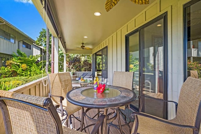 balcony featuring ceiling fan