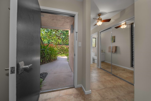 foyer entrance with ceiling fan