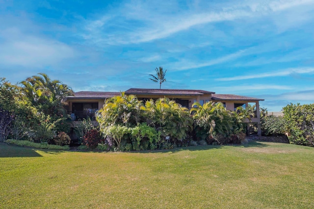 exterior space featuring a front yard