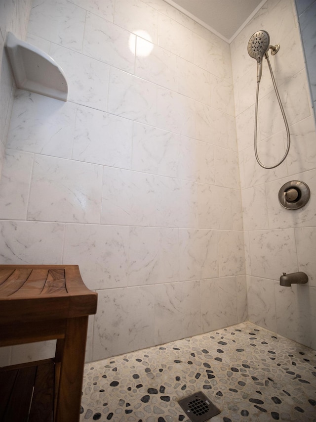 bathroom featuring tiled shower