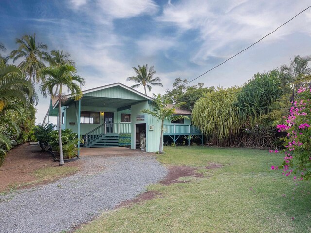 view of front of property featuring covered porch and a front yard