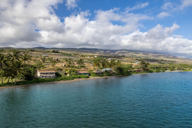 water view featuring a mountain view