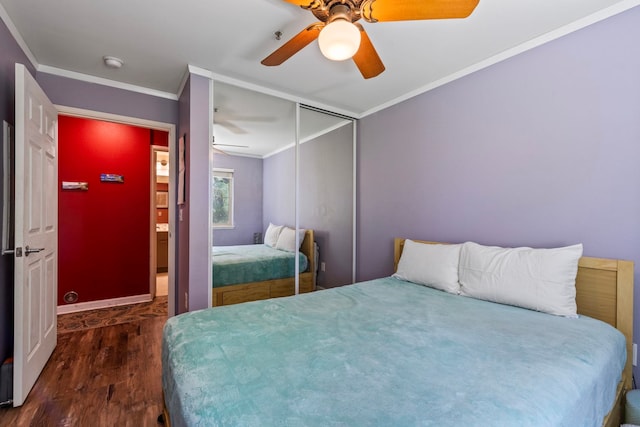 bedroom featuring dark hardwood / wood-style flooring, a closet, ornamental molding, and ceiling fan