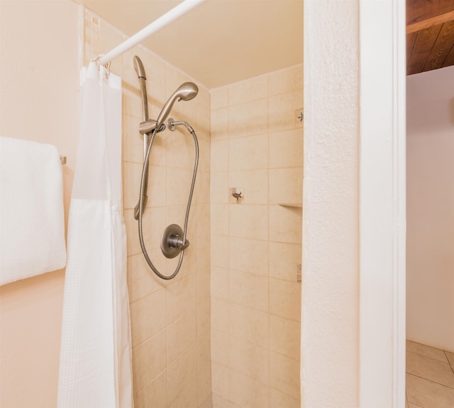 bathroom with curtained shower