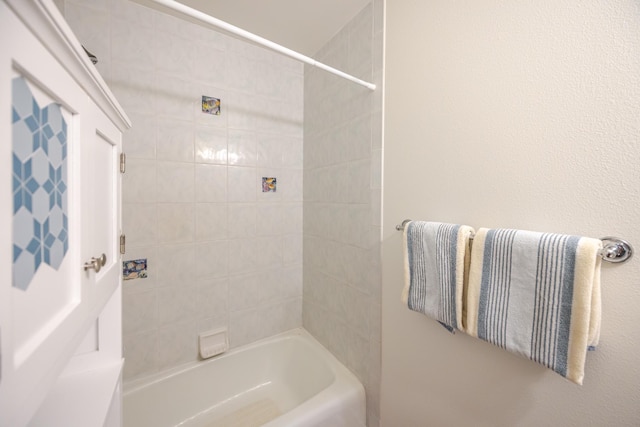 1220 W Kuiaha Rd, Haiku, HI 96708 - bathroom featuring shower / bath combination