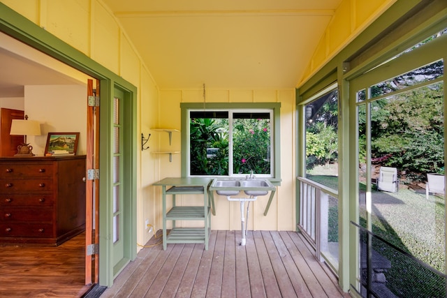 1220 W Kuiaha Rd, Haiku, HI 96708 - sunroom / solarium featuring healthy amount of natural light and vaulted ceiling