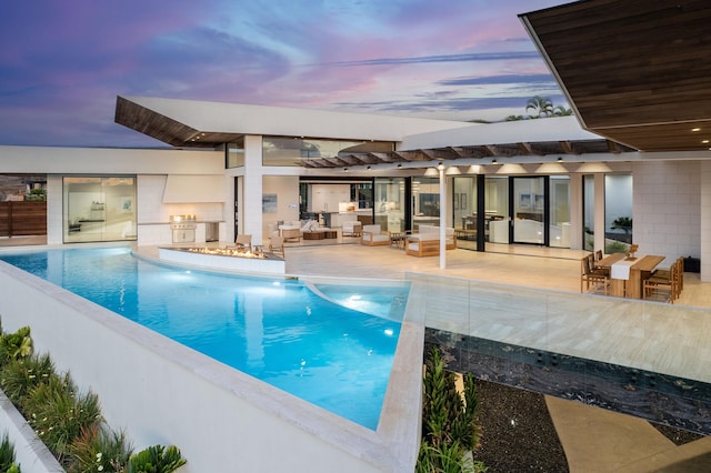 14 Halapa Pl, Kihei, HI 96753 - pool at dusk with area for grilling, an infinity pool, and outdoor lounge area