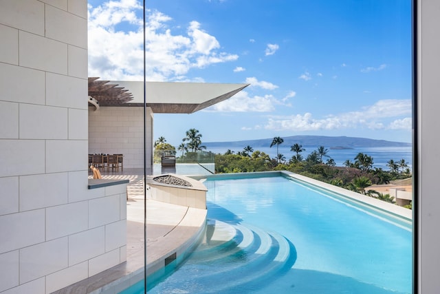 14 Halapa Pl, Kihei, HI 96753 - outdoor pool featuring an outdoor fire pit