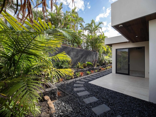 14 Halapa Pl, Kihei, HI 96753 - view of yard with a patio