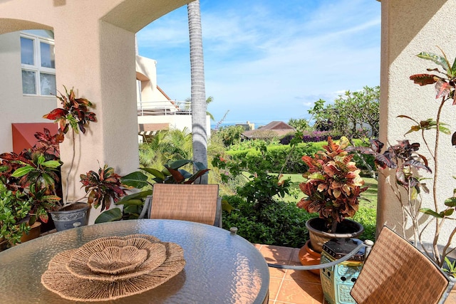 3150 Wailea Alanui Dr Unit 3807, Kihei, HI 96753 - balcony featuring outdoor dining area