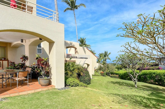 3150 Wailea Alanui Dr Unit 3807, Kihei, HI 96753 - view of yard featuring a patio and a balcony
