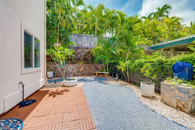 9 Fern Pl, Lahaina, HI 96761 - view of patio with fence