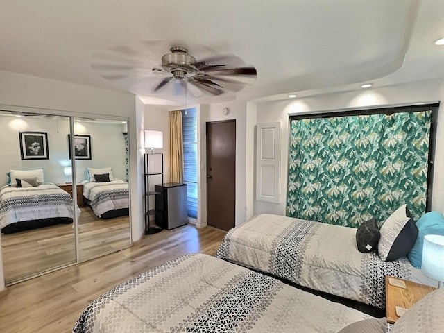 bedroom featuring light hardwood / wood-style floors, a closet, and ceiling fan