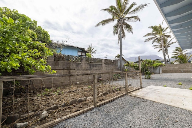 585 Linekona Pl, Wailuku, HI 96793 - fenced backyard with a patio
