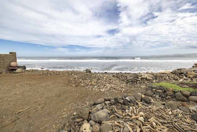 585 Linekona Pl, Wailuku, HI 96793 - water view featuring nearby beach