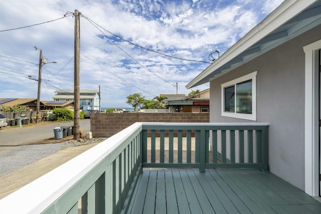585 Linekona Pl, Wailuku, HI 96793 - wooden terrace featuring fence
