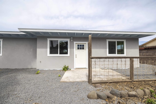 585 Linekona Pl, Wailuku, HI 96793 - view of front of house with stucco siding and fence