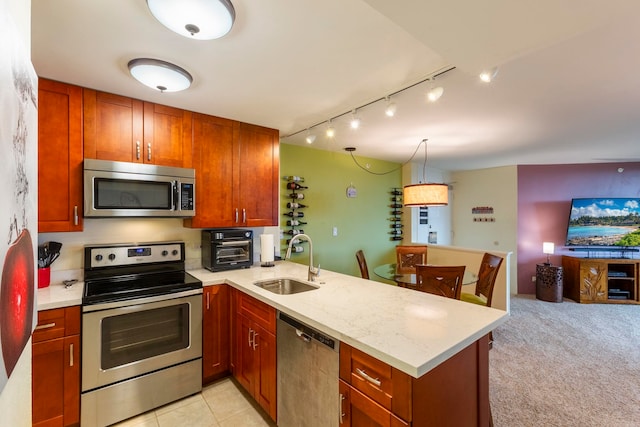 kitchen featuring sink, kitchen peninsula, and stainless steel appliances