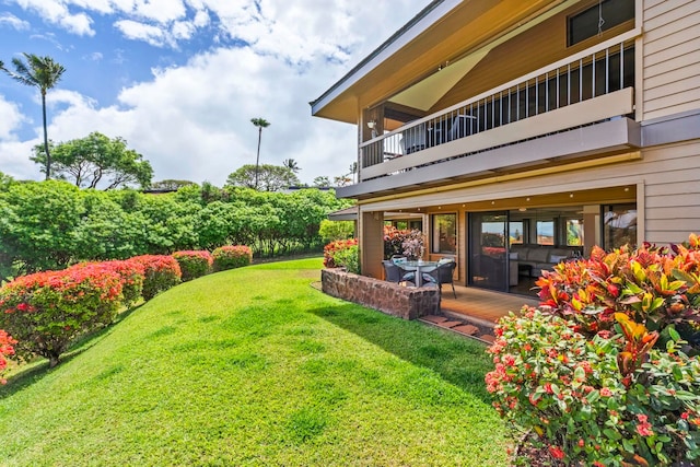 50 Puu Anoano St Unit 503, Lahaina, HI 96761 - view of green lawn with a balcony