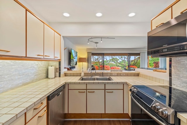 50 Puu Anoano St Unit 503, Lahaina, HI 96761 - kitchen with appliances with stainless steel finishes, a sink, tile counters, plenty of natural light, and recessed lighting