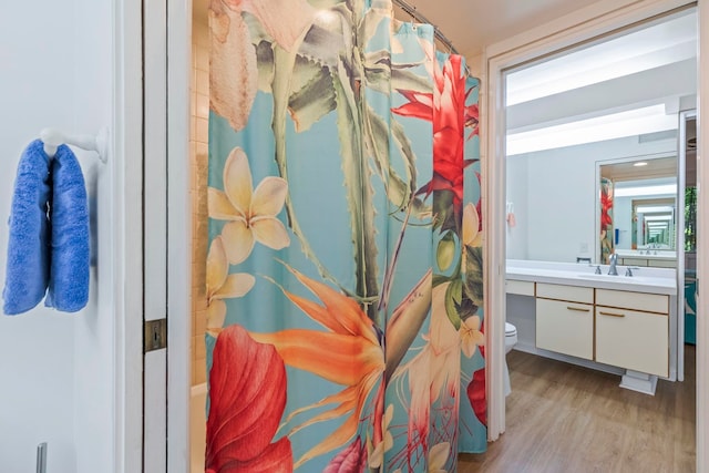50 Puu Anoano St Unit 503, Lahaina, HI 96761 - full bath featuring wood finished floors, toilet, vanity, and a shower with shower curtain