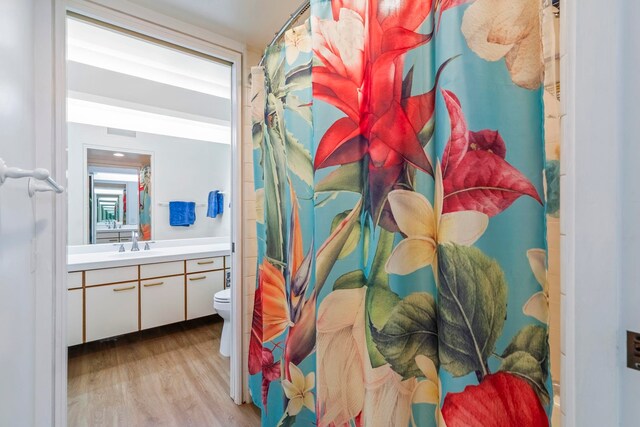 50 Puu Anoano St Unit 503, Lahaina, HI 96761 - full bathroom featuring wood finished floors, toilet, vanity, and curtained shower