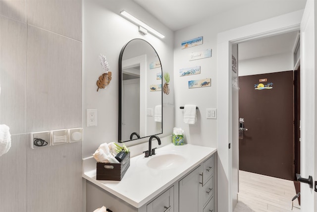 3559 Lower Honoapiilani Rd Unit 709, Lahaina, HI 96761 - bathroom featuring vanity and wood finished floors