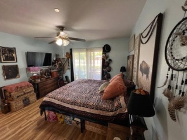 44 Kanani Rd Unit 1-104, Kihei, HI 96753 - bedroom with wood finished floors and a ceiling fan