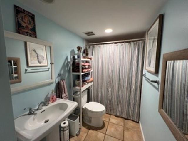 44 Kanani Rd Unit 1-104, Kihei, HI 96753 - bathroom featuring tile patterned floors and curtained shower