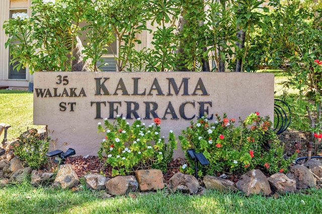 view of community / neighborhood sign