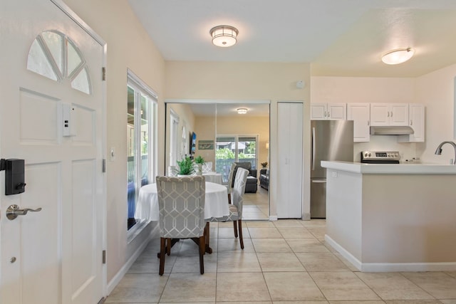 160 Keonekai Rd Unit 11-201, Kihei, HI 96753 - dining space with light tile patterned floors and baseboards
