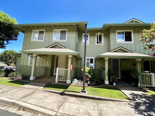 view of front facade