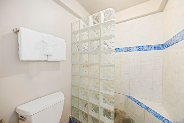 bathroom with toilet and tiled shower