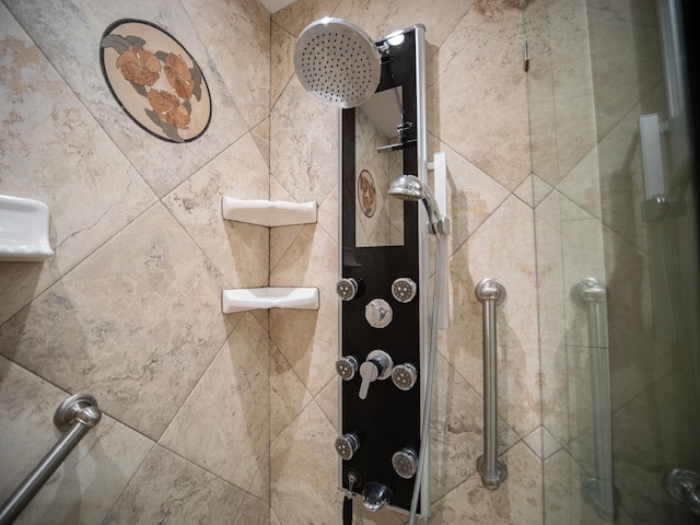 room details featuring tiled shower