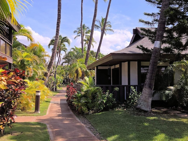 view of home's community featuring a yard