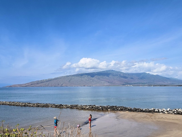 water view with a mountain view