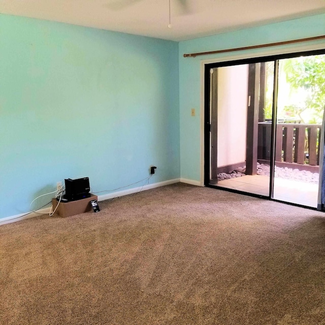 view of carpeted spare room