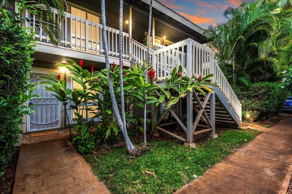 view of yard at dusk