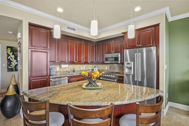 kitchen featuring visible vents, dark brown cabinets, baseboards, tasteful backsplash, and appliances with stainless steel finishes