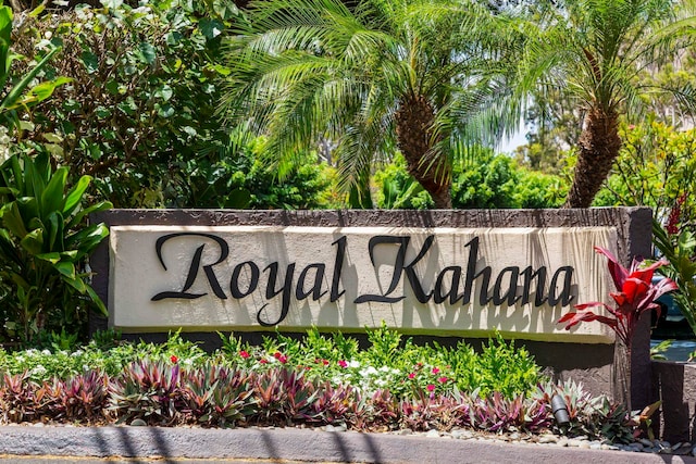 view of community / neighborhood sign