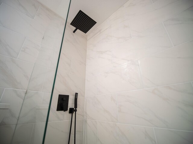 160 Keonekai Rd Unit 14-102, Kihei, HI 96753 - bathroom view of a tile shower