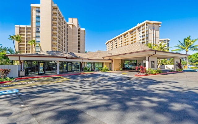 4327 Lower Honoapiilani Rd Unit 101B, Lahaina, HI 96761 - view of building exterior featuring uncovered parking and fence
