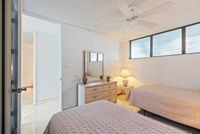 bedroom featuring ceiling fan and a textured ceiling