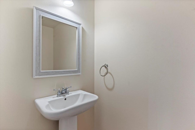 31 E Kuu Aku Ln Unit 206, Lahaina, HI 96761 - bathroom featuring a sink