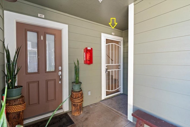 31 E Kuu Aku Ln Unit 206, Lahaina, HI 96761 - doorway to property featuring covered porch