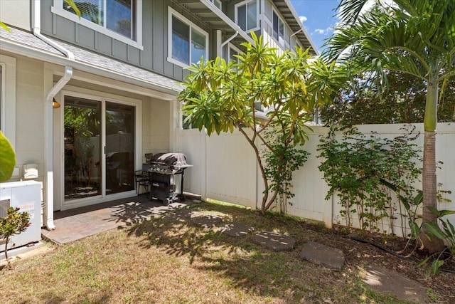 31 E Kuu Aku Ln Unit 206, Lahaina, HI 96761 - fenced backyard featuring a cooling unit