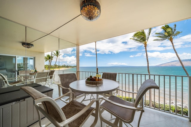 2430 S Kihei Rd Unit 411, Kihei, HI 96753 - sunroom with a water view