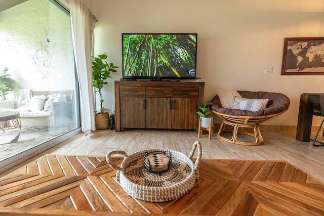 2737 S Kihei Rd Unit 311, Kihei, HI 96753 - living area featuring light wood finished floors
